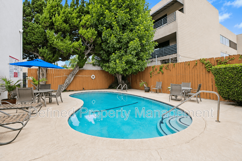 SHERMAN OAKS Condo: 14955 DICKENS ST