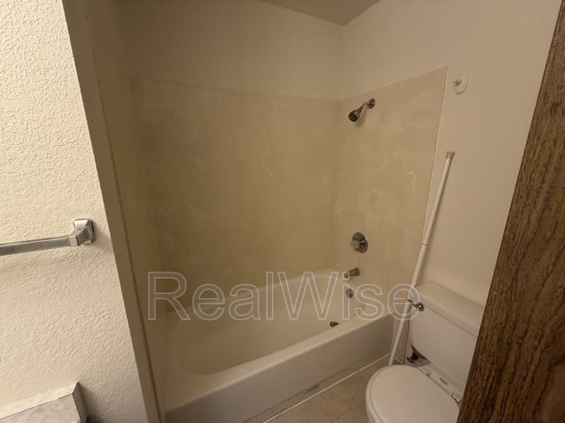 Grants Pass Condo: 832 NE D St