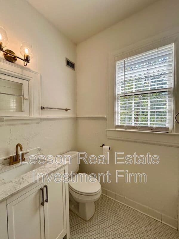 Shreveport House: 2409 Fairfield Ave