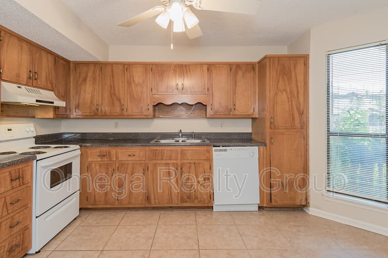 Birmingham Townhome: 2407 Hampstead Dr