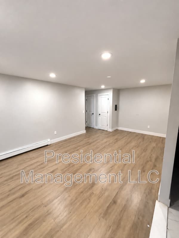 Hartford Condo: 280 Collins St