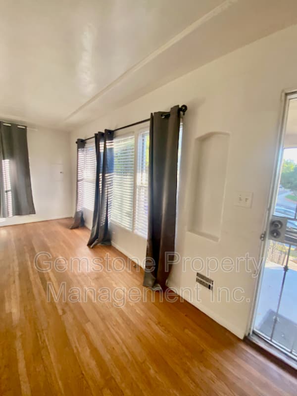 San Diego House: 5017 College Ave