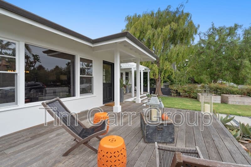 Costa Mesa House: 274 Magnolia St
