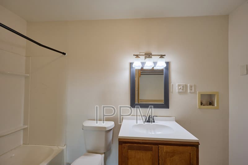 LYFORD House: 5672 IH 69E