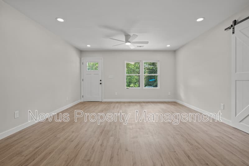 Carrollton House: 320 Adamson Avenue