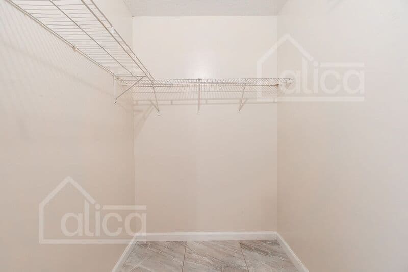Riviera Beach House: 742 W 6th St