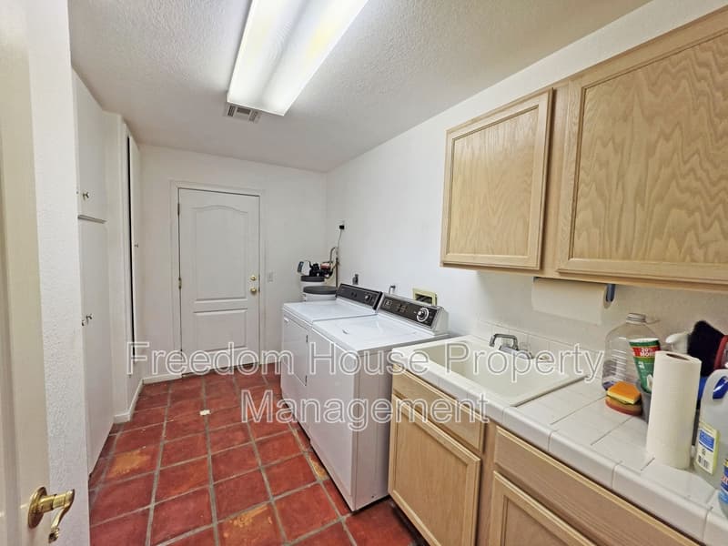 Pahrump House: 2060 River Plate Drive
