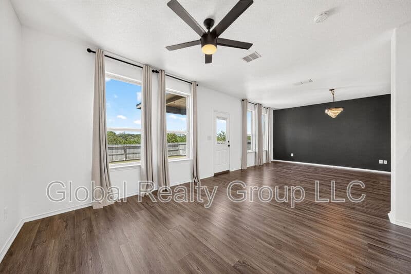 New Braunfels House: 174 Buttercup Bnd