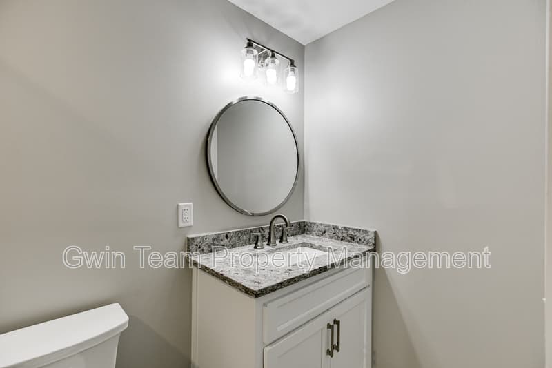 Buford House: 4615 S Lee Street