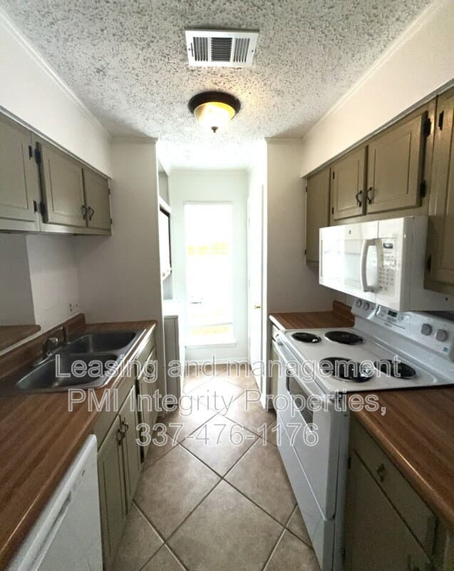 Baton Rouge Apartment: 7324 Menlo Drive