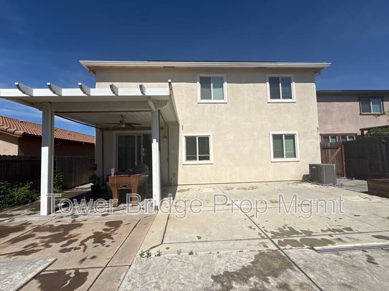 Rancho Cordova House: 12722 Montbrook Way