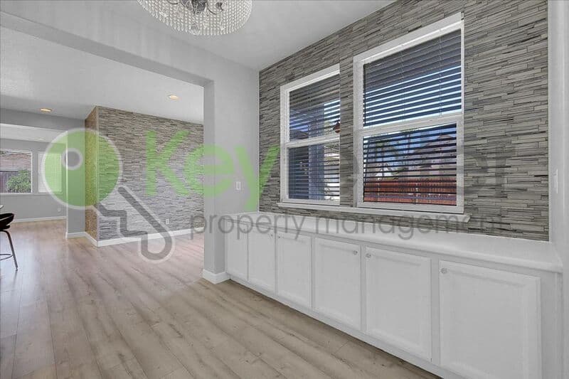 Lincoln House: 1740 Allenwood Circle