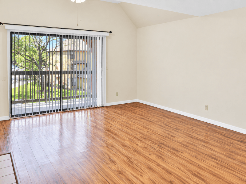 Altamonte Springs Condo: 305 Lakepointe Drive