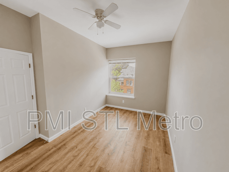 St. Louis Apartment: 3672 Russell Blvd