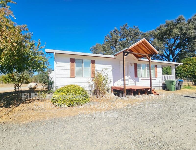 Redwood Valley House: 10590 East Rd