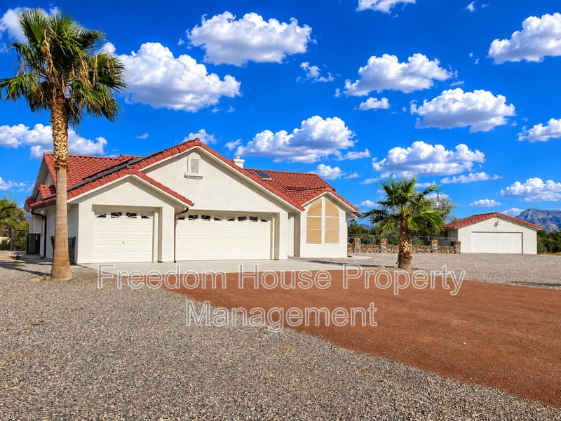 Pahrump House: 2060 River Plate Drive