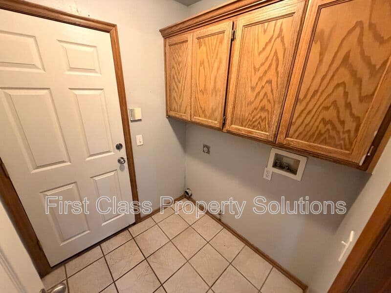 Yukon House: 12306 SW 13th St
