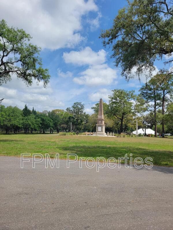 St. Augustine House: 205 Vintage Oak Circle