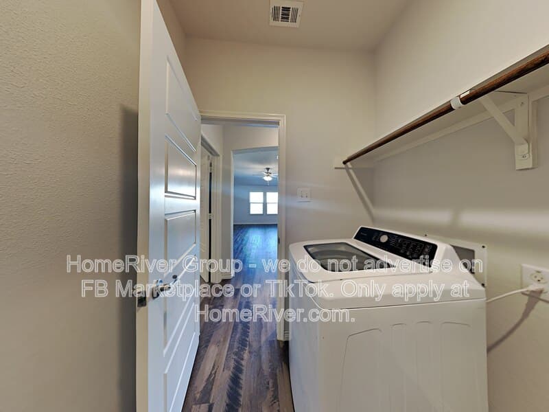 Little Elm House: 10209 Travis Rd