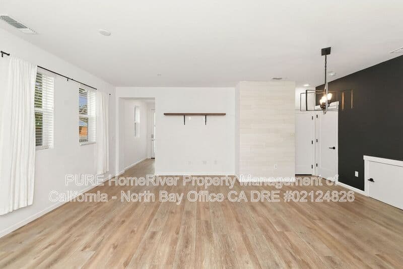 Santa Rosa Townhome: 511 Boyd St