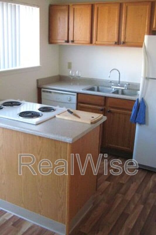 Portland Condo: 10941 SE Bush St