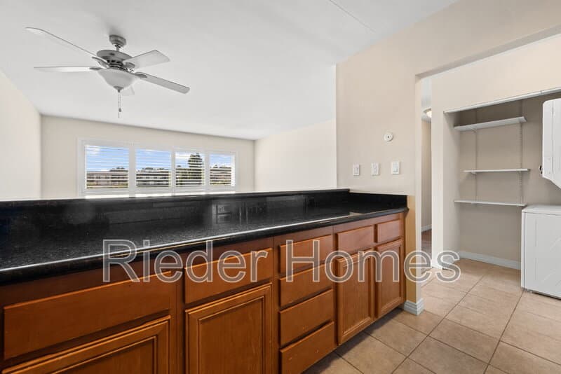 San Diego House: 6120 Decena Dr