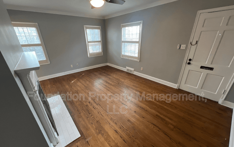 Memphis House: 252 East Edwin Circle