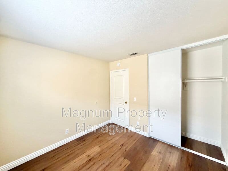 Murrieta House: 25167 Parkcrest Dr