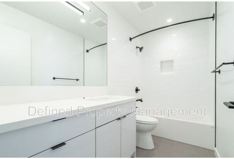 Los Angeles Condo: 6120 Eleanor Ave