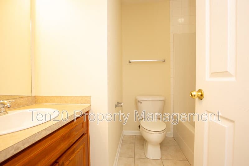 Columbus House: 9021 Sonoma Point Dr
