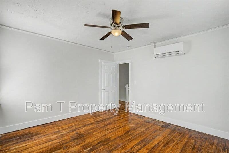 Savannah House: 815-B East 32nd Street--Upper