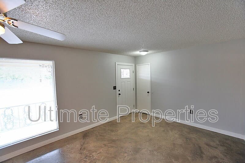 Sun City House: 9331 W Arrowhead Dr