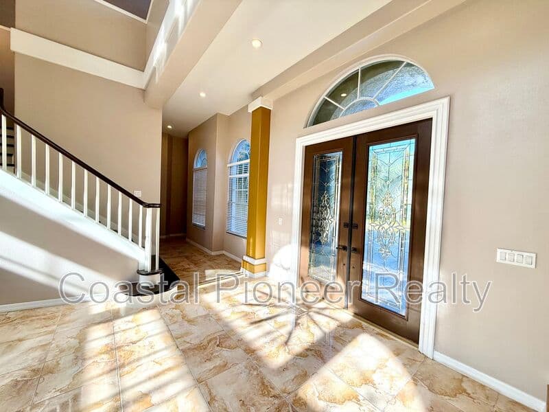 Largo House: 10334 Longwood Dr