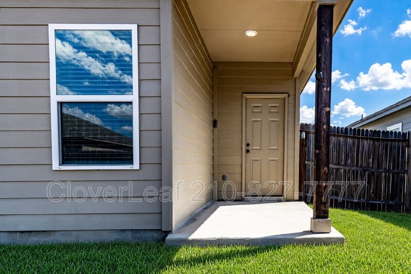 Elmendorf House: 14635 Hackamore Way