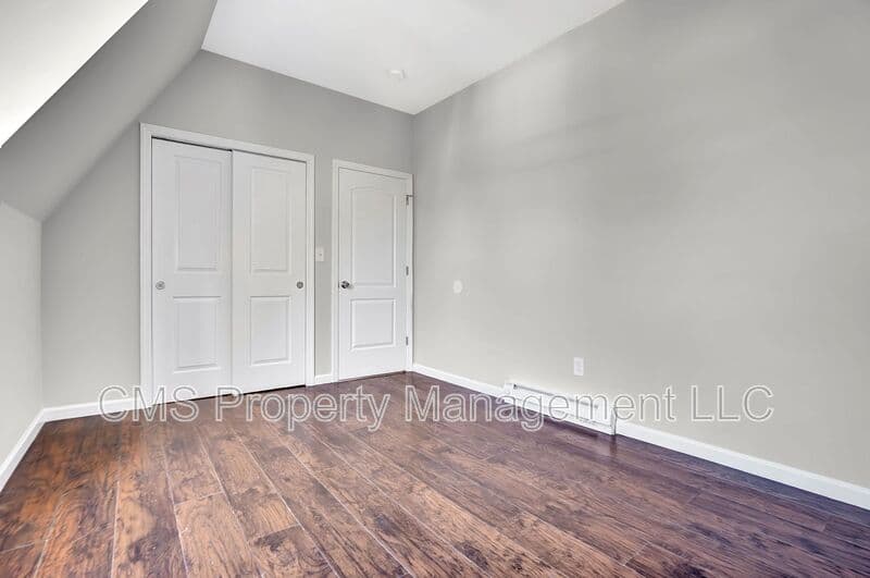 Newark Condo: 142-144 Seymour Ave