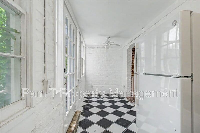 Savannah Condo: 521 E Harris St