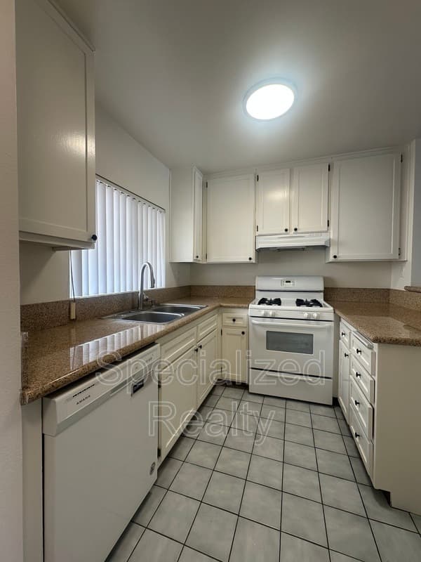 Glendale Condo: 463 W. Wilson Avenue