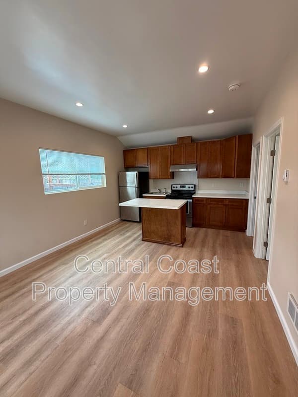 Marina House: 142 Peppertree Place