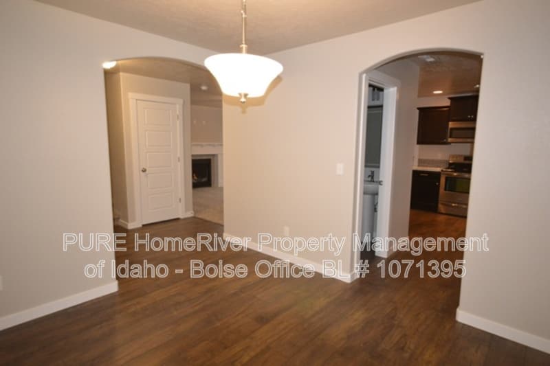 Meridian House: 629 N Manship Ave