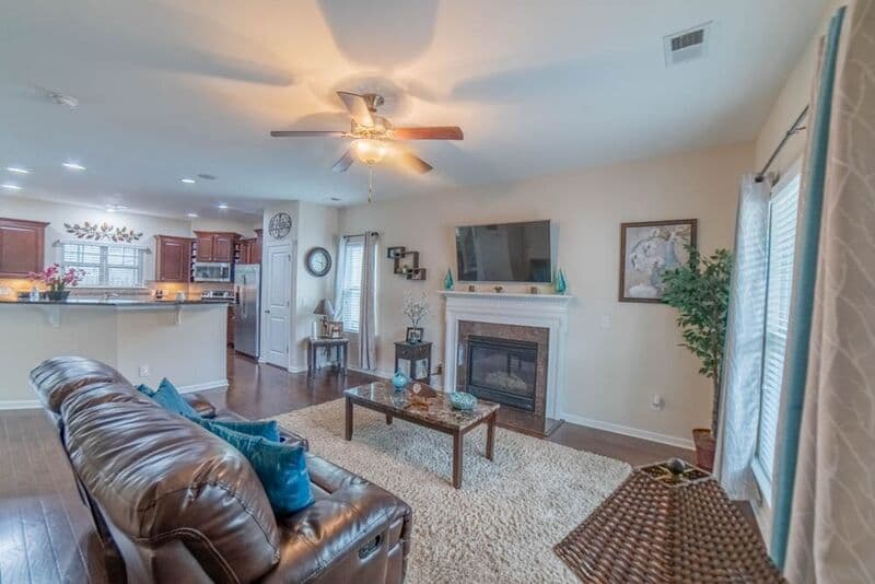Pooler House: 341 Casey Dr