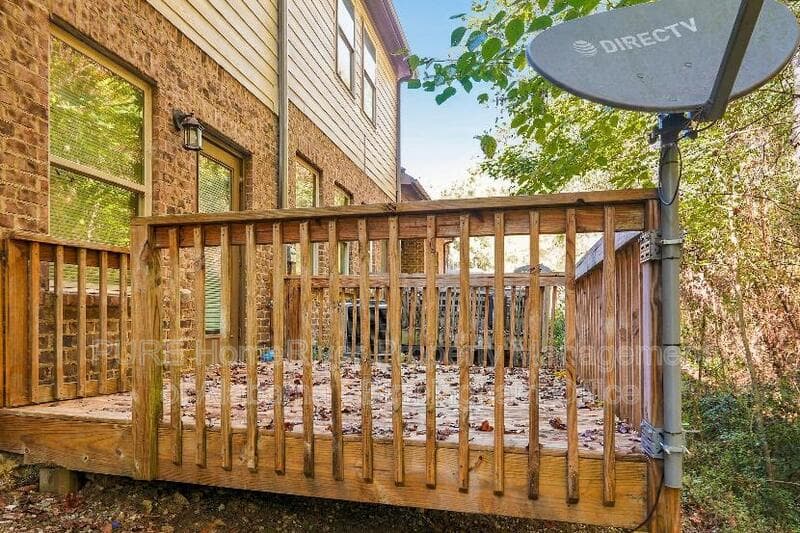 Gardendale House: 4257 Lochshire Lane
