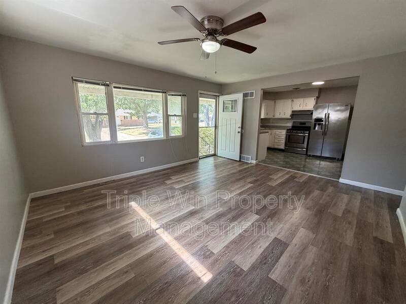 Florissant House: 1670 Florissant Park Dr.