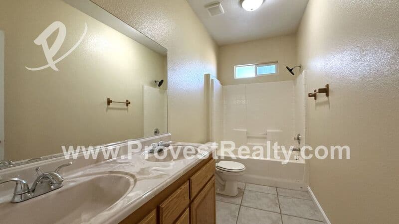 Apple Valley House: 26165 Houston St