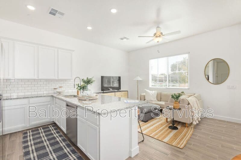 Mesa Townhome: 3230 E Thomas Rd
