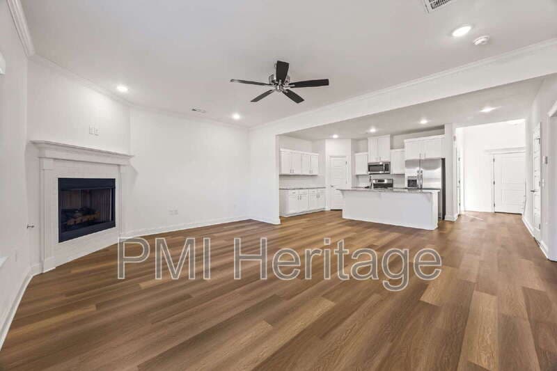 Bentonville House: 5802 Southwest Teppee Avenue