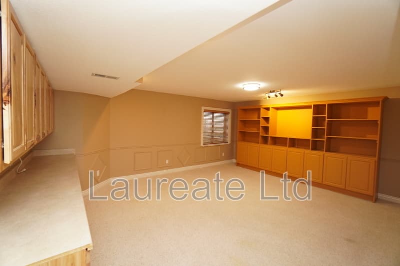 Aurora House: 3036 S Waco Ct