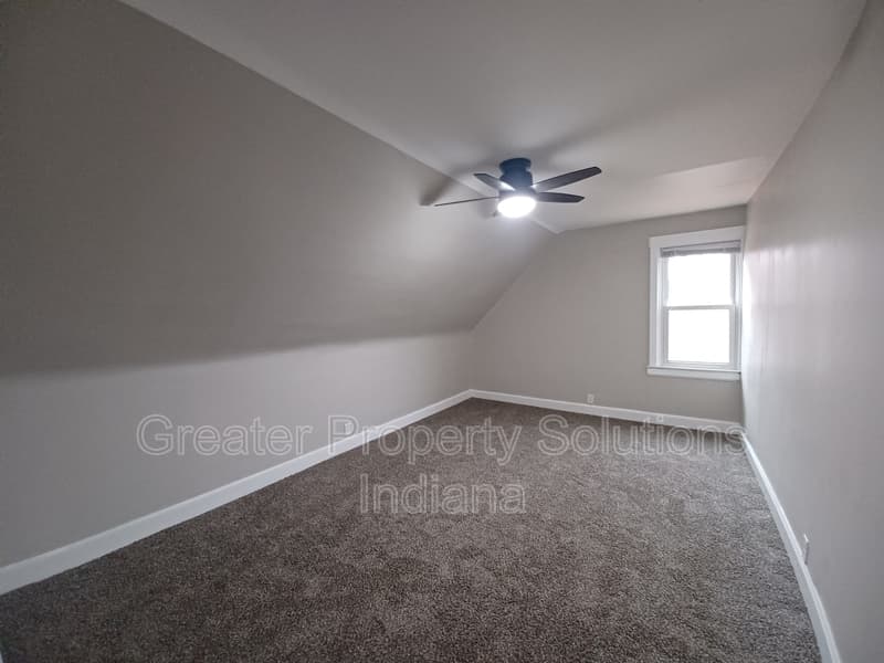 Whiting House: 1719 Sheridan AveUpper