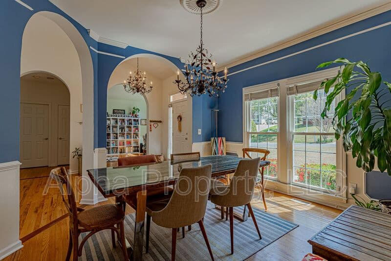 Greer House: 209 Birchleaf Ln