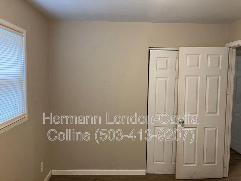 St Louis House: 1143 Congress Ave