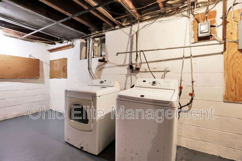 Columbus House: 53 S Burgess Ave